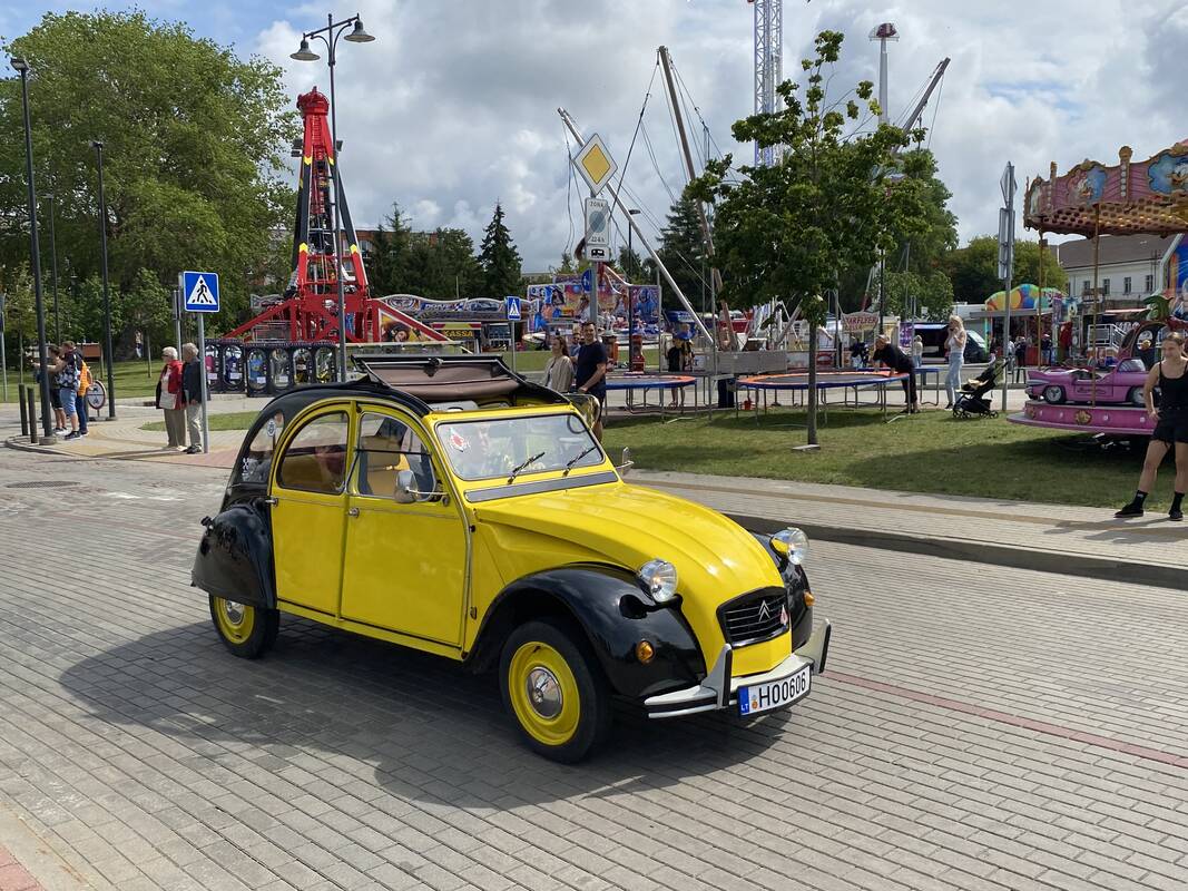  Antikvarinių automobilių paradas „Seni kibirai“