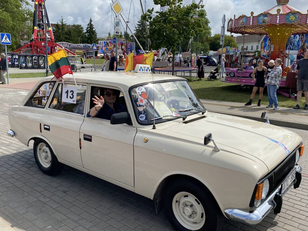  Antikvarinių automobilių paradas „Seni kibirai“