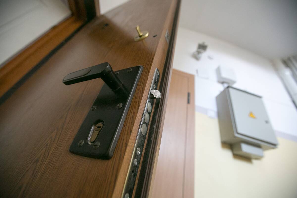 
<span>Po skambučio ant kojų sukeltos specialiosios tarnybos: užstrigo draugo galva</span>
