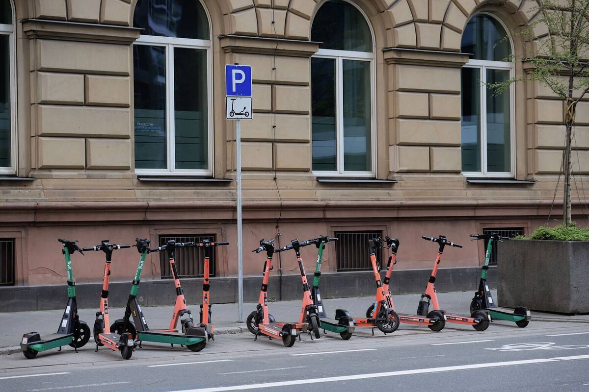 Kas trečias elektrinio paspirtuko pirkėjas vis dar neįsigyja šalmo