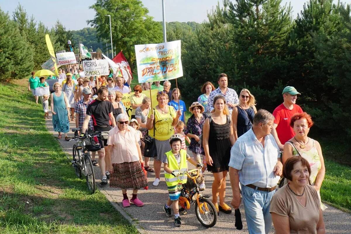 Protestuojanti: Žemųjų Šančių bendruomenė išsiskiria savo kūrybinga kova už savo teritorijos plėtrą.