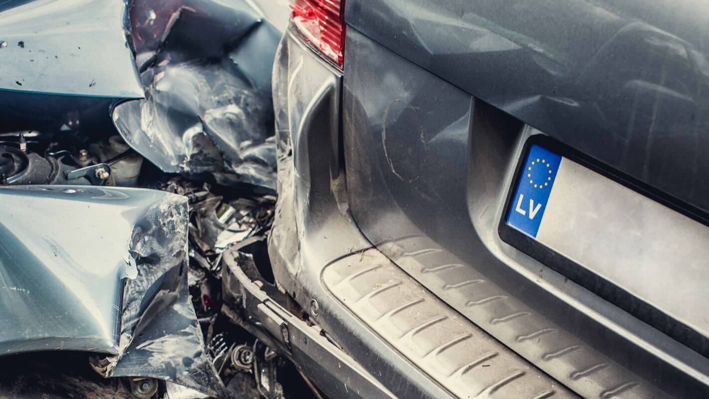 
<span>Latvijoje – tragiška avarija: furgonas susidūrė su BMW, žuvo keturi žmonės</span>
