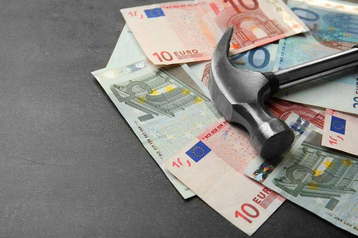 
<span>Antstoliai nesnaudžia: išieškojo beveik 190 mln. eurų skolų</span>
