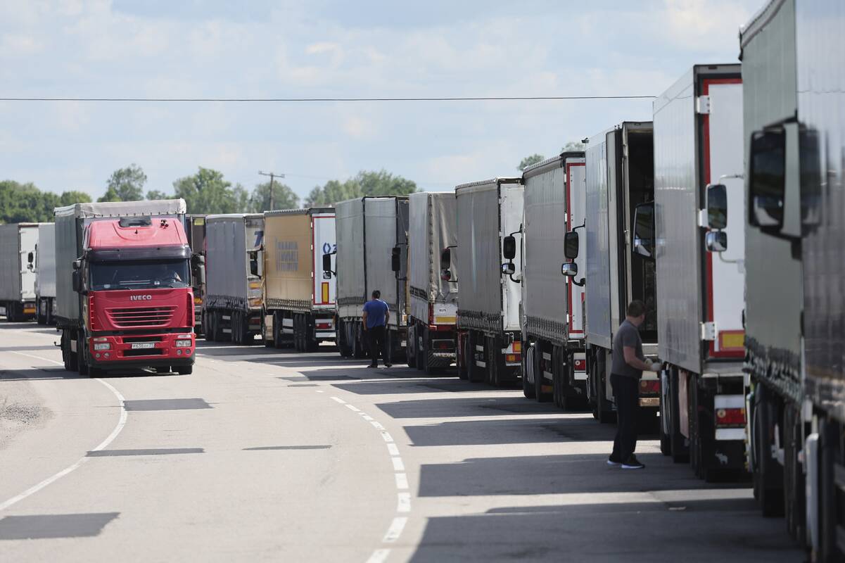 
<span>Žiniasklaida: Rusija uždraudė krovinių gabenimą Estijoje registruotais sunkvežimiais</span>
