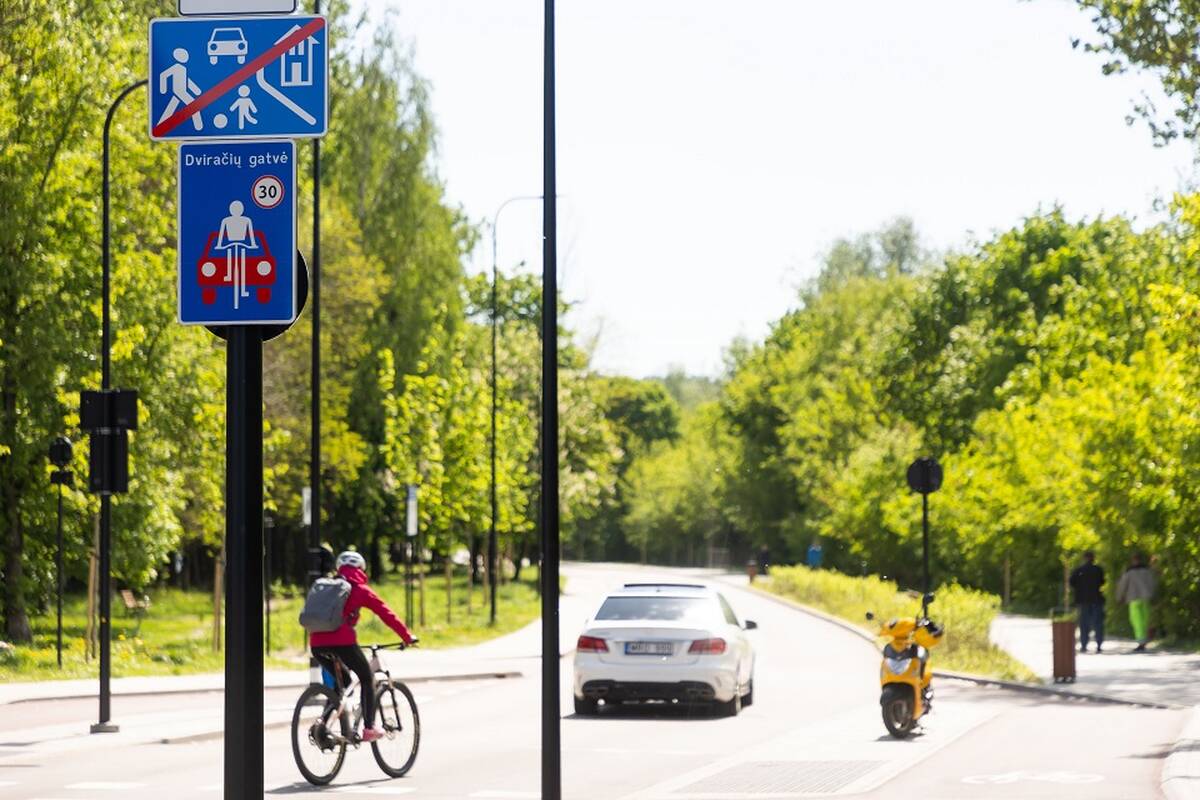 
<span>Dėl dviračių gatvių reguliavimo siūlo kreiptis į Konstitucinį Teismą</span>
