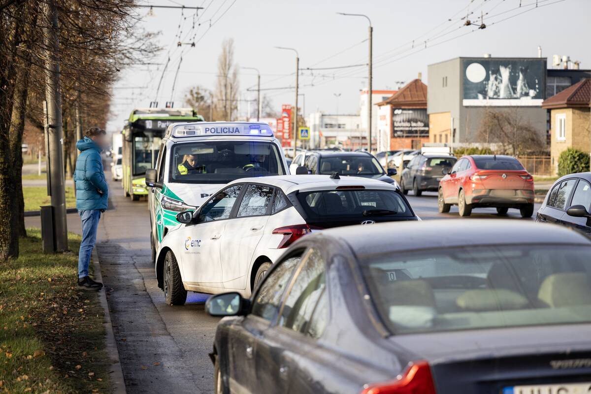 
<span>Ar keliuose vėl karas?</span>
