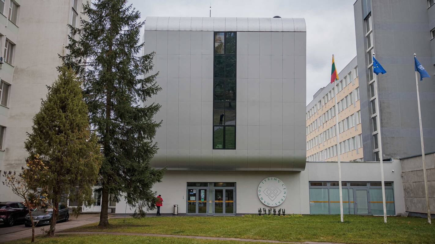 
<span>Žiniasklaida: gerbiamas mokslų daktaras kaltinamas seksualiniu priekabiavimu</span>
