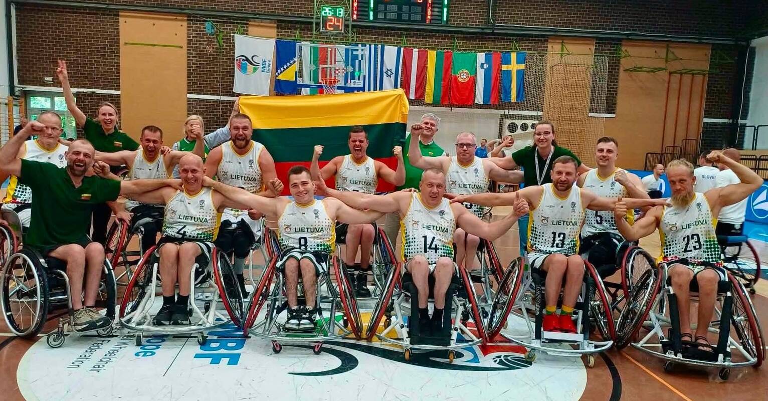 Medaliai: vyrų krepšinio vežimėliuose rinktinė – Europos čempionato B diviziono prizininkė.