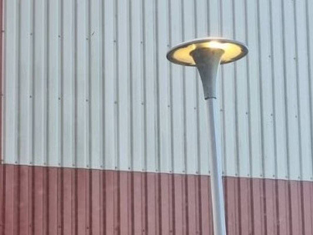Neaišku: Ryšininkų gatvėje dienos metu įjungtas gatvės šviestuvas klaipėdiečiams sukėlė klausimų.