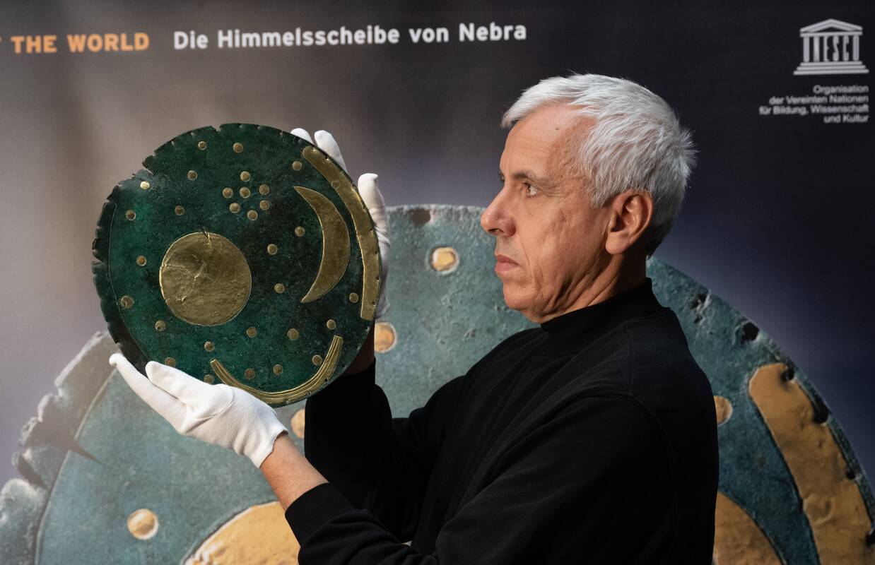 Versija: juodųjų archeologų aptiktas paslaptingas bronzinis diskas galėtų būti pirmasis žmonijos dangaus atlasas.