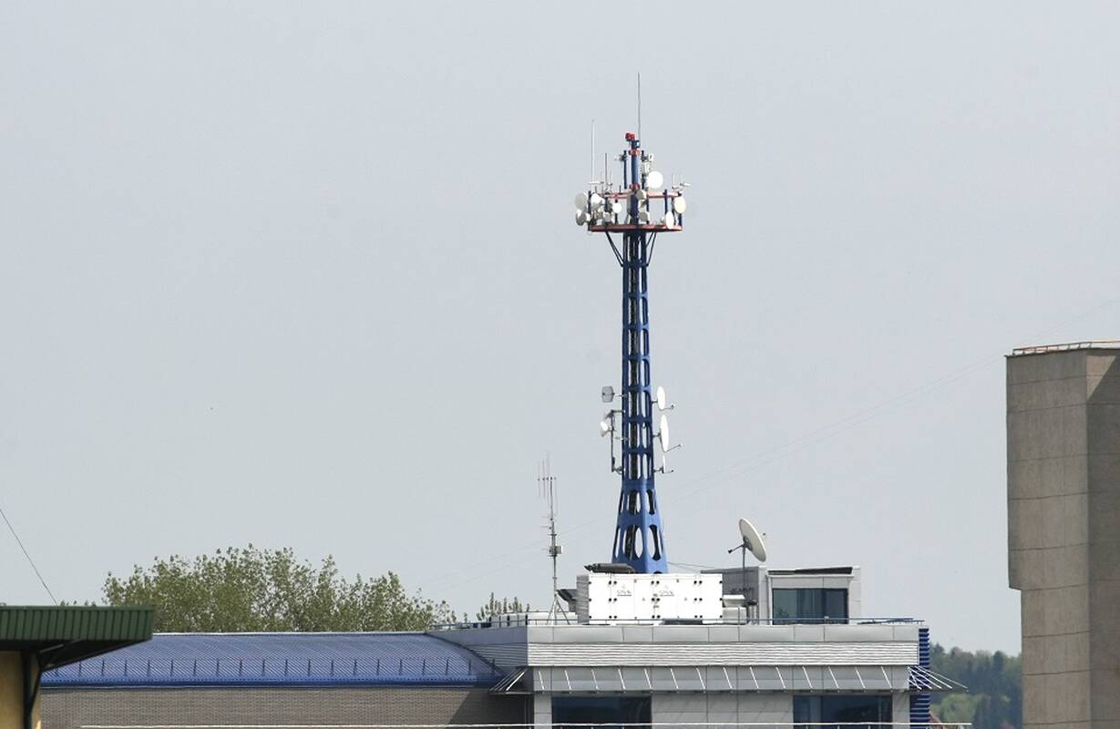 
<span>Trys mobiliojo ryšio operatoriai už naujus radijo dažnius sumokės 29 mln. eurų</span>
