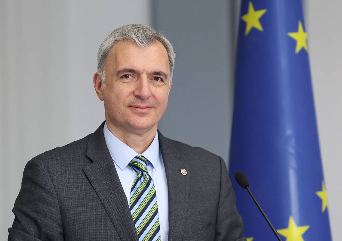 
<span>Moldova po netikėto ministro pirmininko atsistatydinimo paskyrė laikinąjį premjerą</span>
