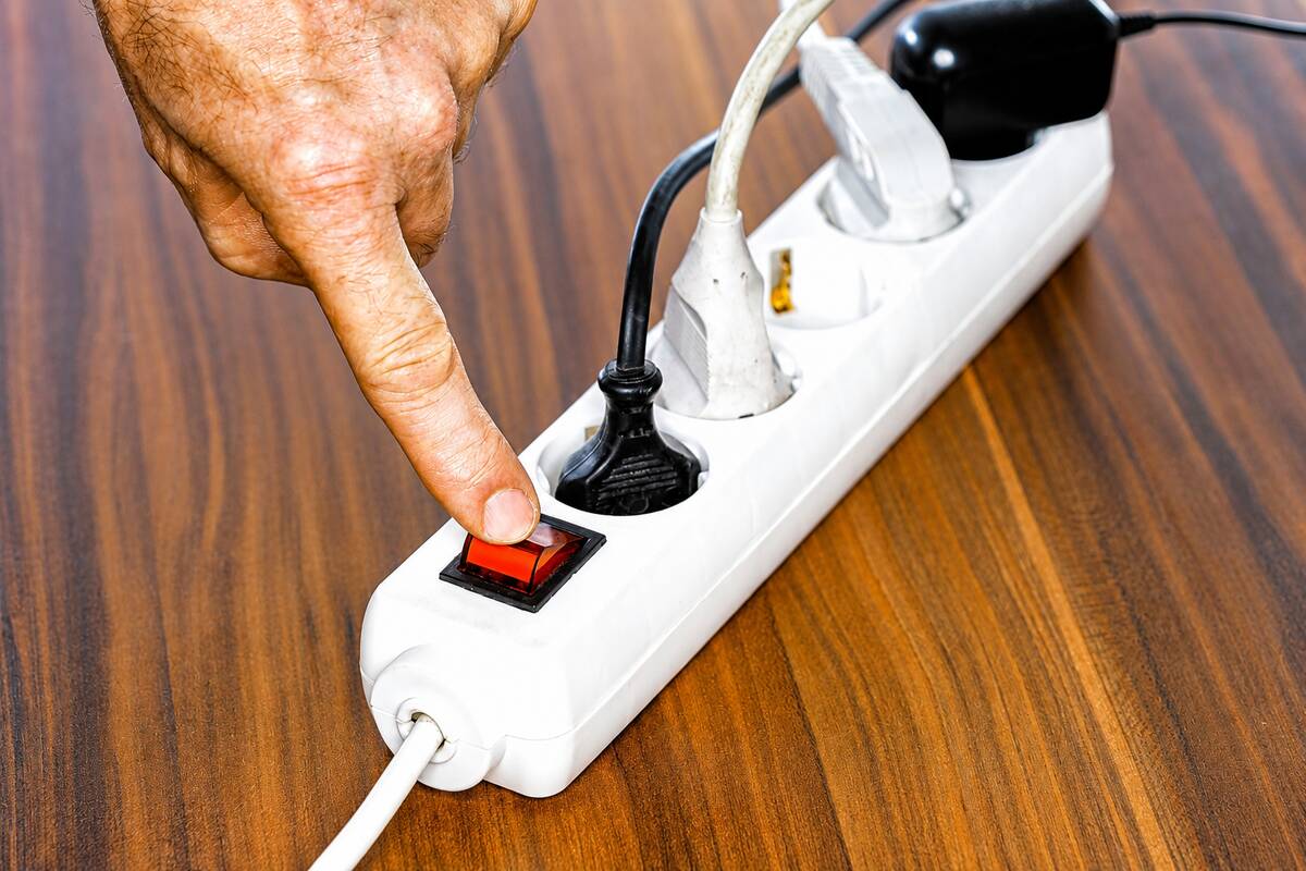 
<span>Nauja tvarka sukėlė sumaištį: elektros tiekėjai nespėja atsakinėti į skambučius </span>
