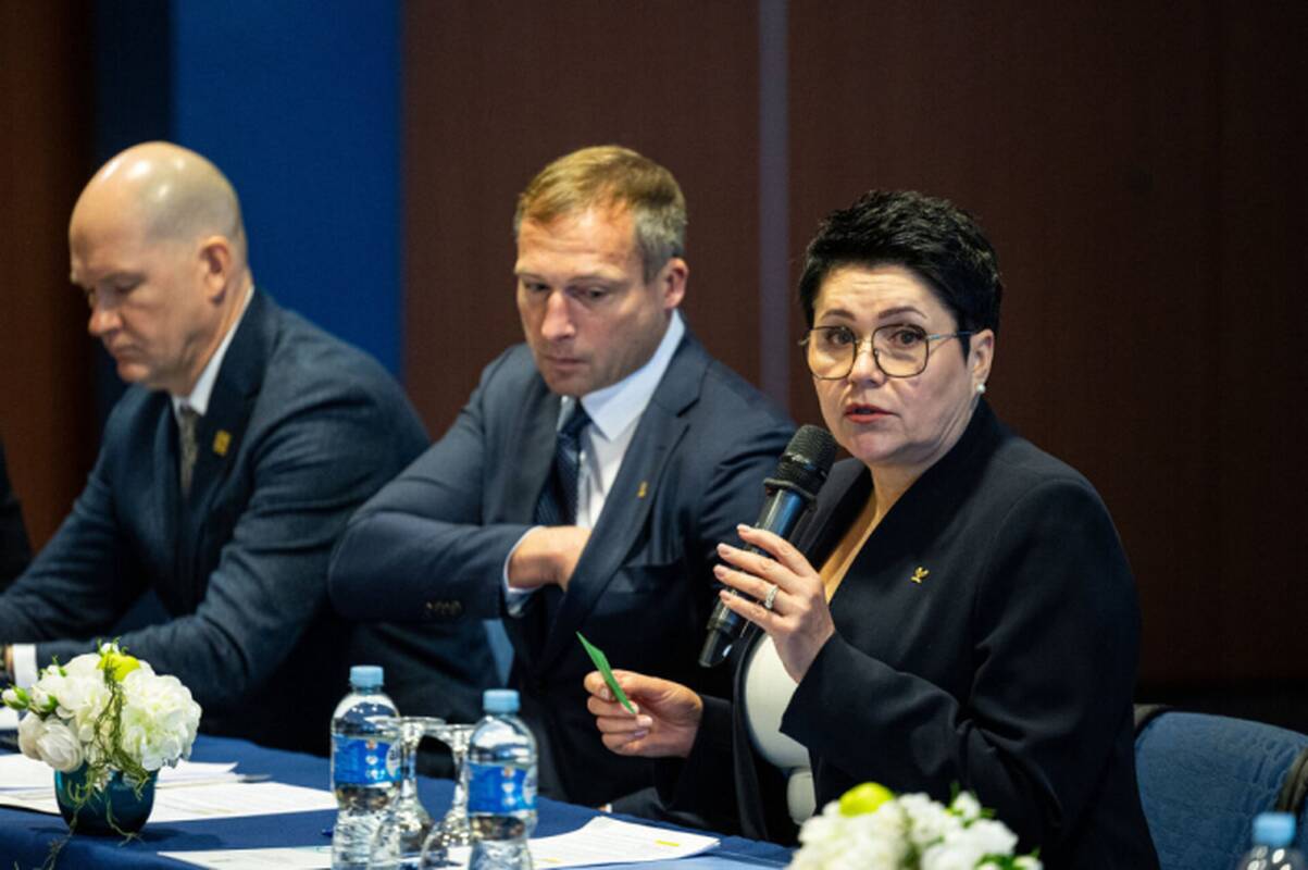 Daina Gudzinevičiūtė (dešinėje)