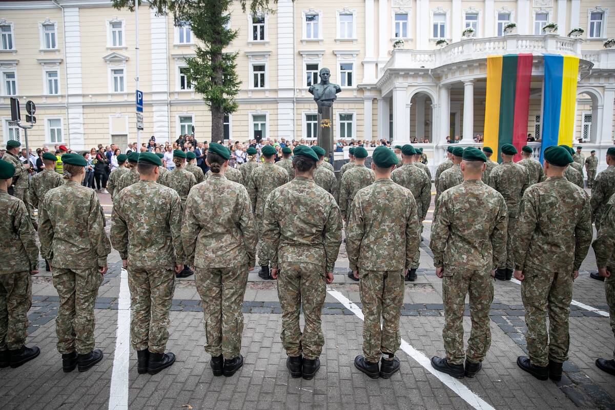 
<span>Kariuomenė: norinčiųjų atlikti privalomąją tarnybą – rekordas</span>

