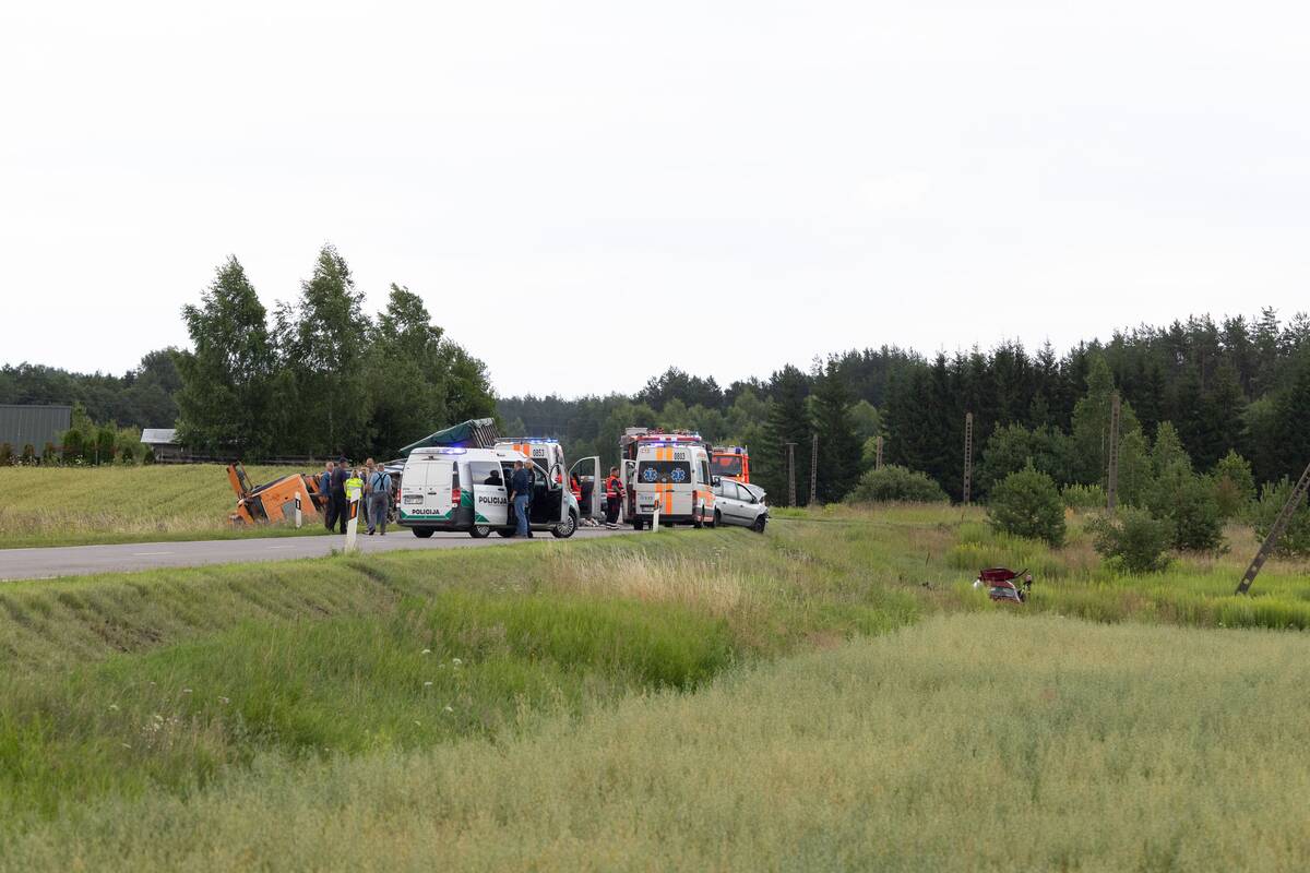 Tragiška avarija Vilniaus rajone, per kurią žuvo 19-metė