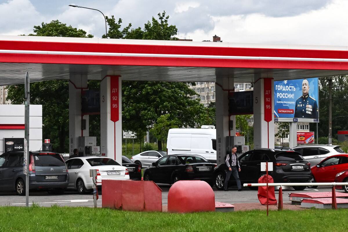 
<span>Rusijoje tęsiantis degalų krizei, per ginčą dėl eilės degalinėje pašautas vairuotojas</span>

