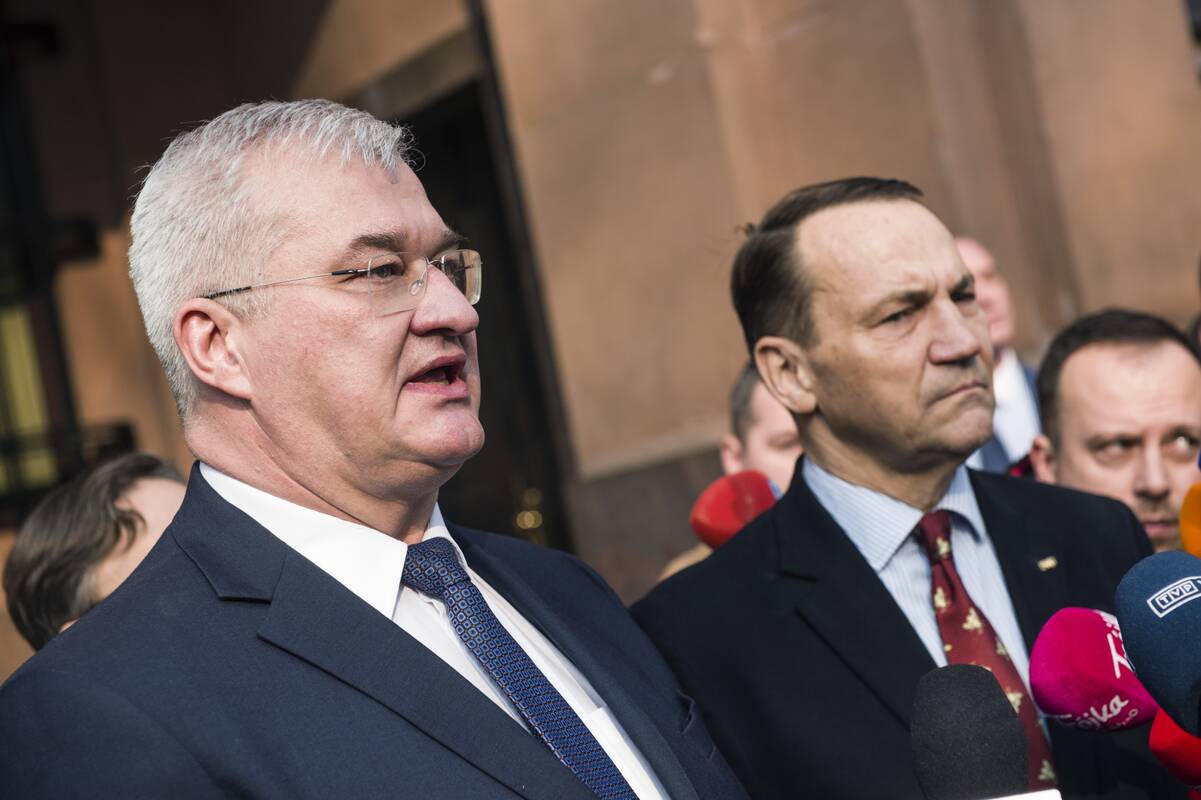 
<span>Ukraina siekia sumažinti santykiuose su Lenkija dėl Antrojo pasaulinio karo žudynių kilusią įtampą</span>
