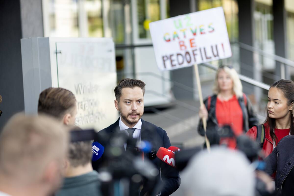 Piketas „Vilniaus rajonas be pedofilų garbinimo“