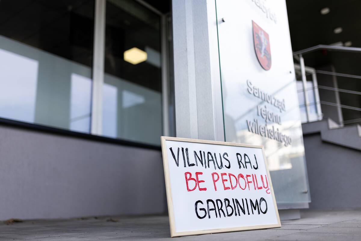Piketas „Vilniaus rajonas be pedofilų garbinimo“