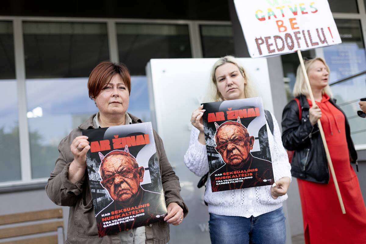 Piketas „Vilniaus rajonas be pedofilų garbinimo“