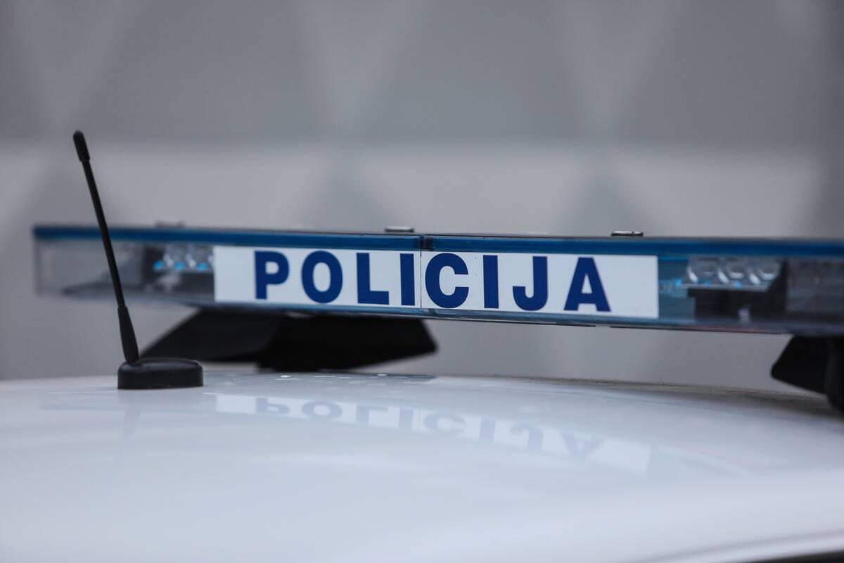 
<span>Klaipėdoje į tvorą atsirėmė automobilis</span>
