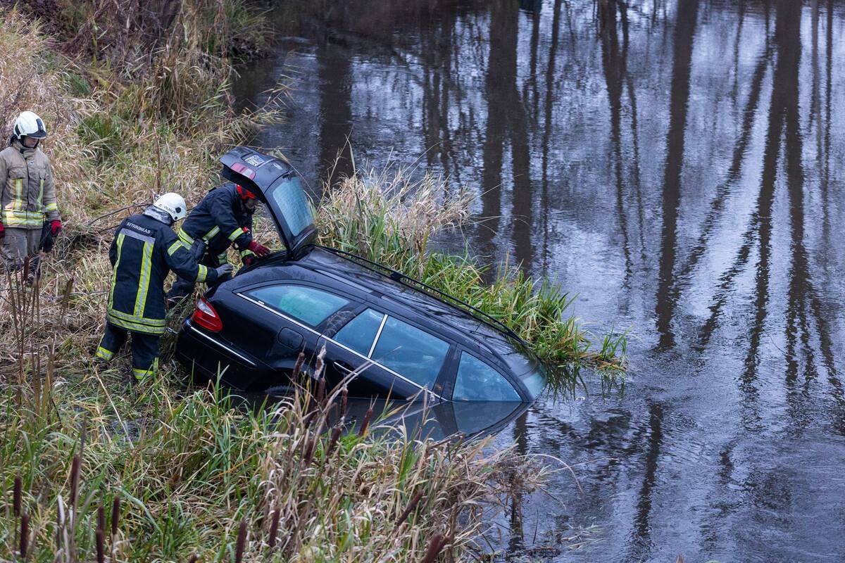 
<span>Į tvenkinį Vilniuje įlėkė automobilis – ištrauktą moterį pavyko atgaivinti </span>
