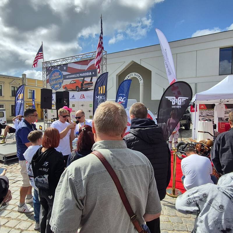  Amerikietiškų automobilių ir motociklų šventė