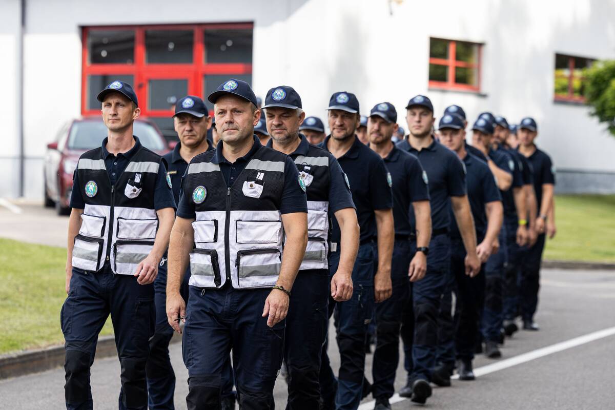 Iš tarptautinės pagalbos misijos Prancūzijoje grįžusių Lietuvos ugniagesių gelbėtojų pasitikimas