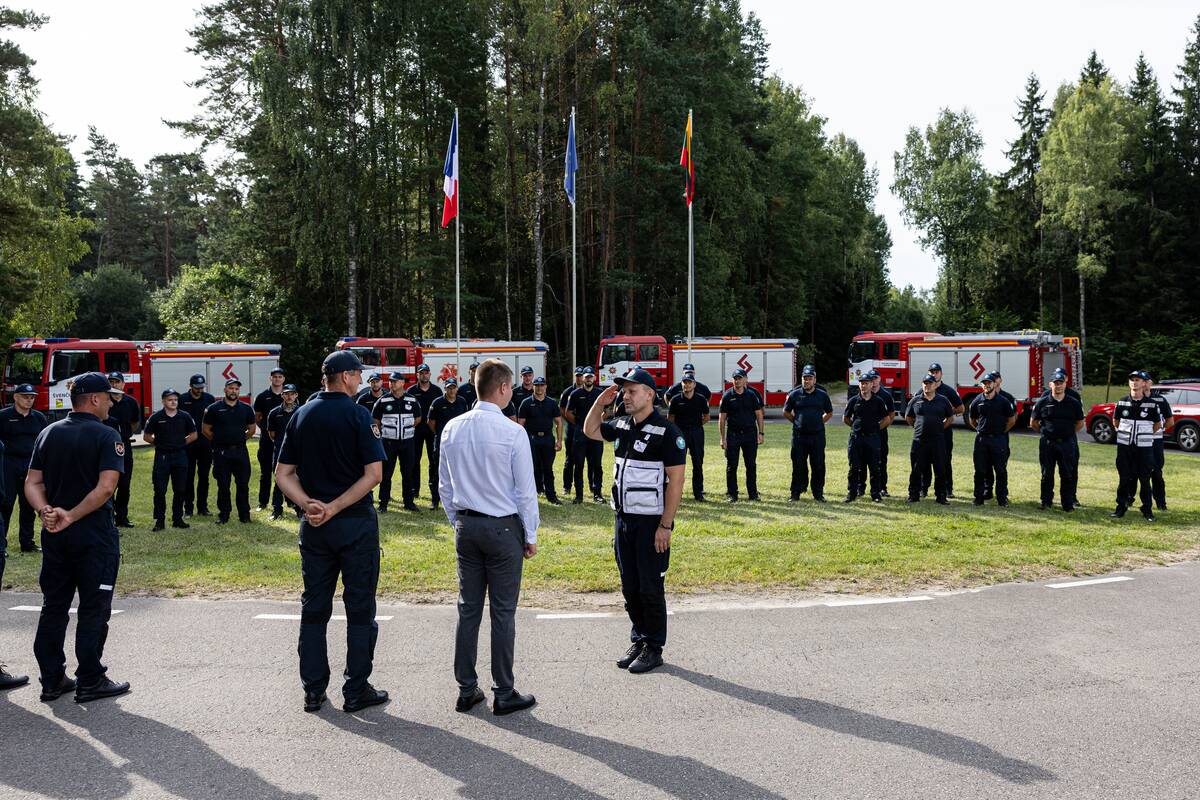 Iš tarptautinės pagalbos misijos Prancūzijoje grįžusių Lietuvos ugniagesių gelbėtojų pasitikimas