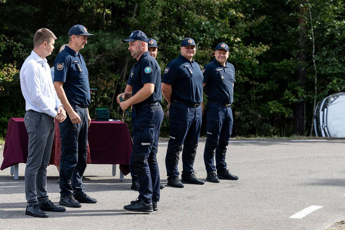 Iš tarptautinės pagalbos misijos Prancūzijoje grįžusių Lietuvos ugniagesių gelbėtojų pasitikimas