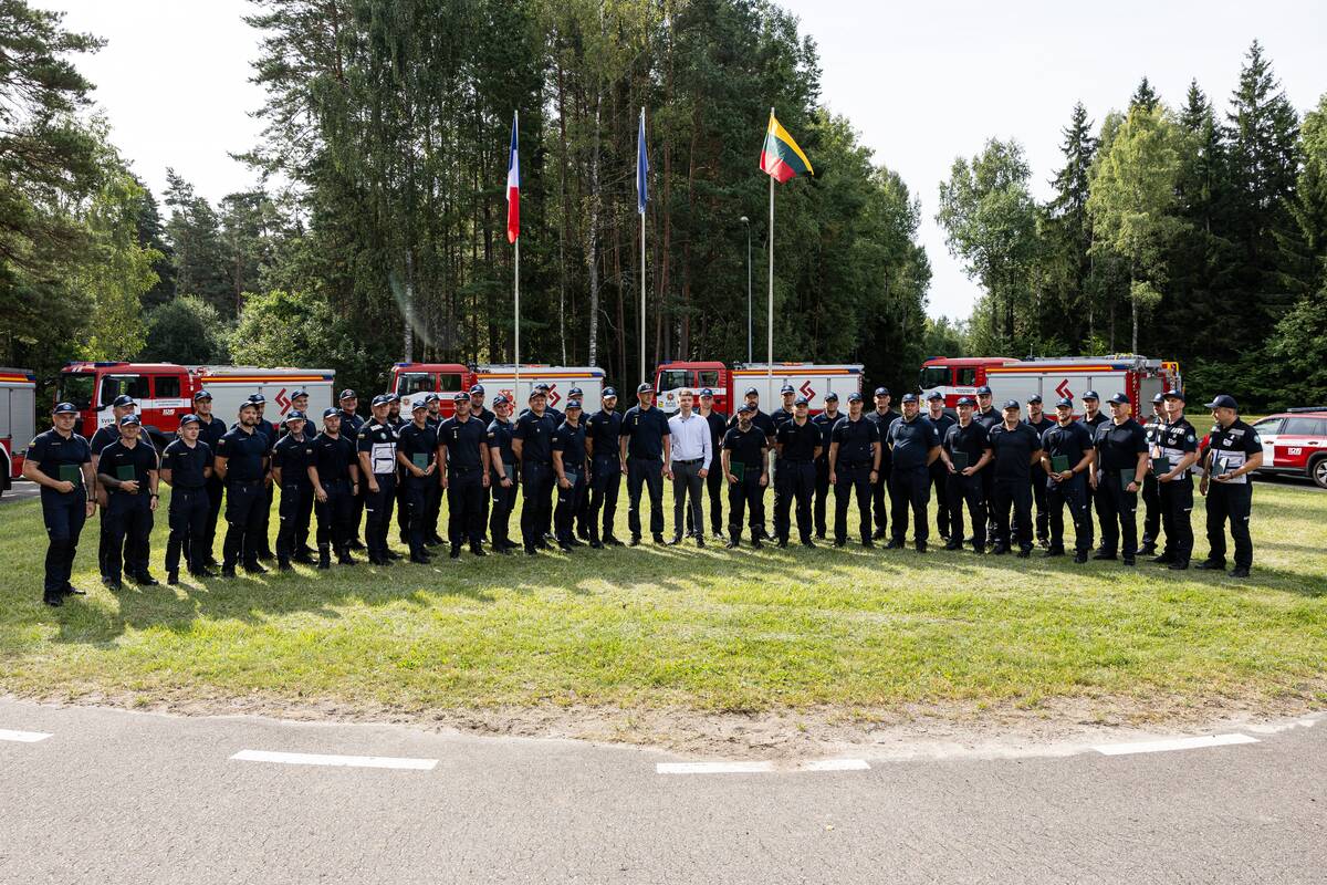 Iš tarptautinės pagalbos misijos Prancūzijoje grįžusių Lietuvos ugniagesių gelbėtojų pasitikimas