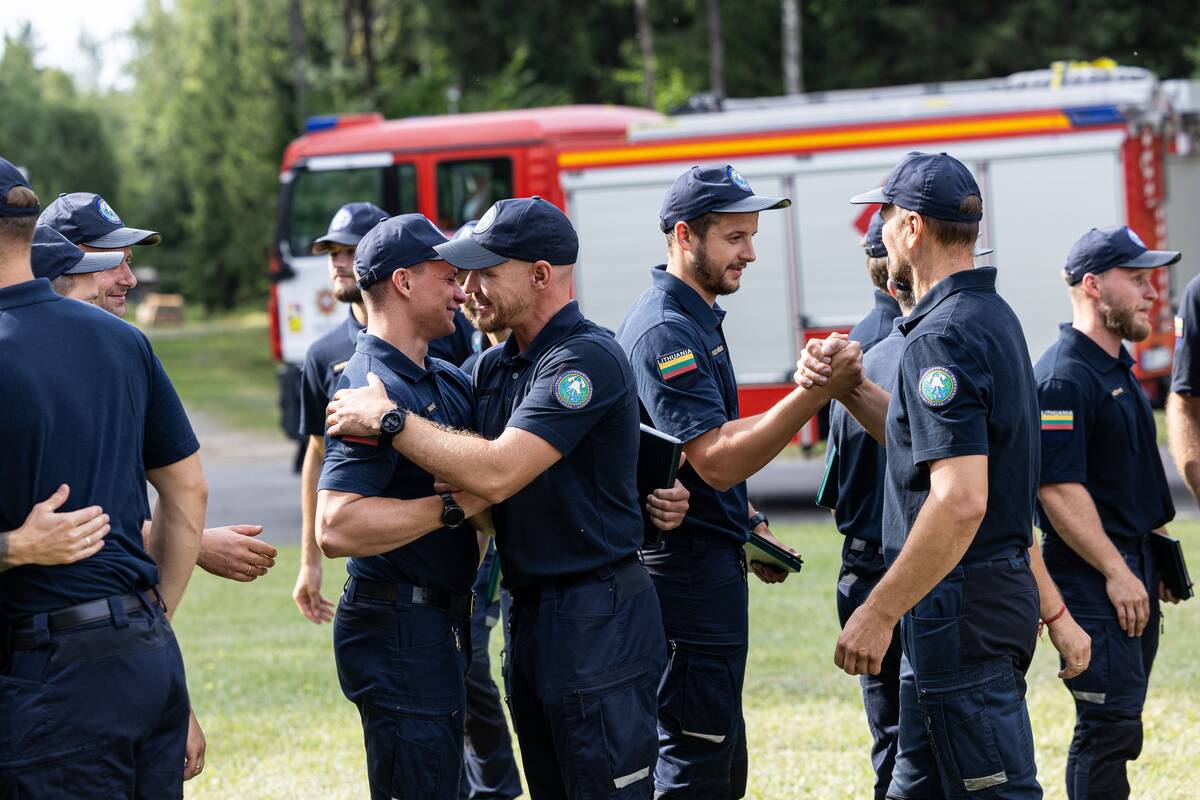 Iš tarptautinės pagalbos misijos Prancūzijoje grįžusių Lietuvos ugniagesių gelbėtojų pasitikimas