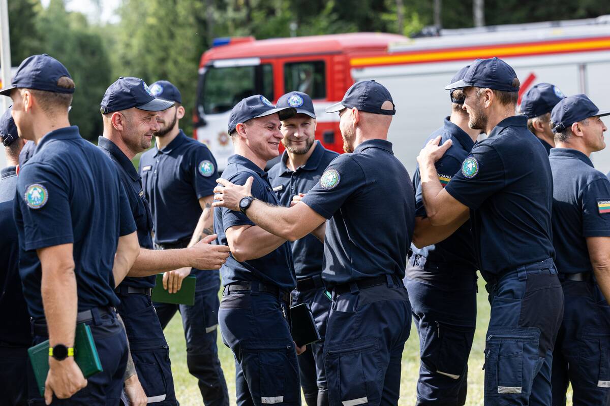 Iš tarptautinės pagalbos misijos Prancūzijoje grįžusių Lietuvos ugniagesių gelbėtojų pasitikimas