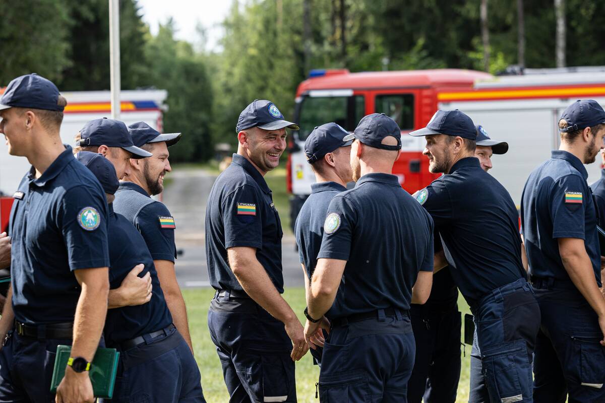 Iš tarptautinės pagalbos misijos Prancūzijoje grįžusių Lietuvos ugniagesių gelbėtojų pasitikimas