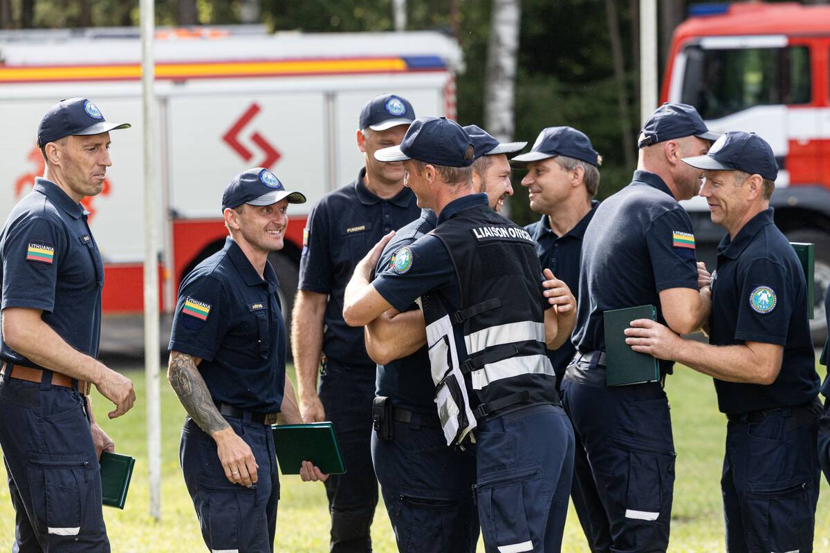Iš tarptautinės pagalbos misijos Prancūzijoje grįžusių Lietuvos ugniagesių gelbėtojų pasitikimas