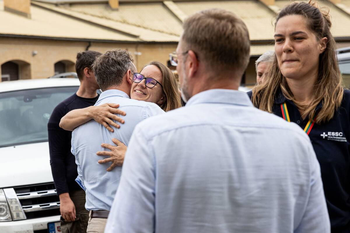 Iš Ukrainos grįžusios pirmosios bendros Lietuvos, Latvijos ir Estijos medikų grupės sutikimas