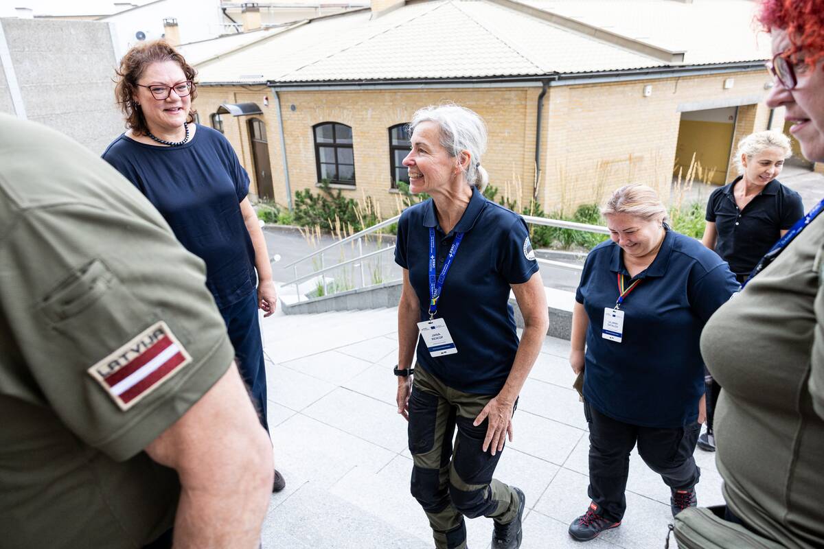 Iš Ukrainos grįžusios pirmosios bendros Lietuvos, Latvijos ir Estijos medikų grupės sutikimas