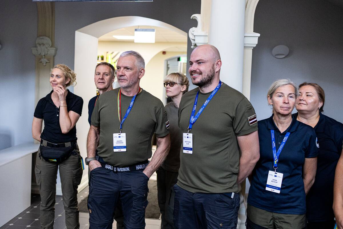 Iš Ukrainos grįžusios pirmosios bendros Lietuvos, Latvijos ir Estijos medikų grupės sutikimas