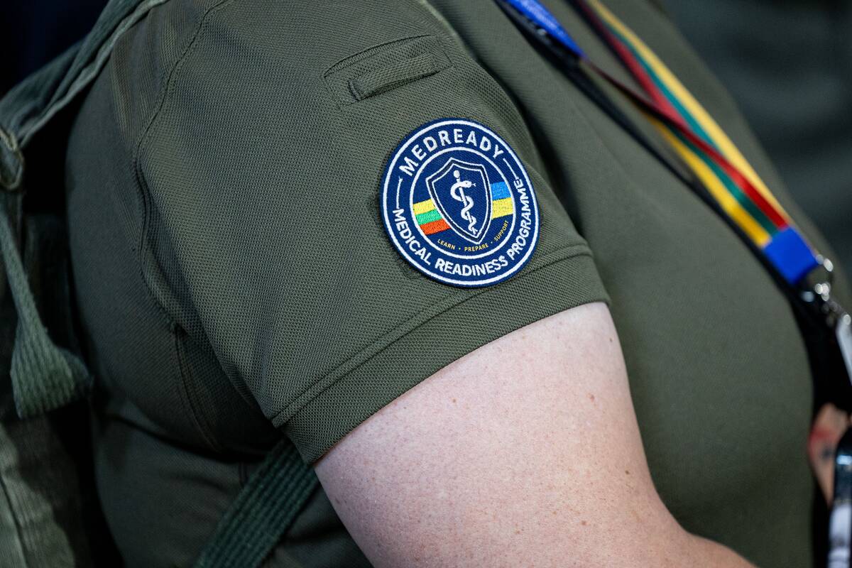 Iš Ukrainos grįžusios pirmosios bendros Lietuvos, Latvijos ir Estijos medikų grupės sutikimas