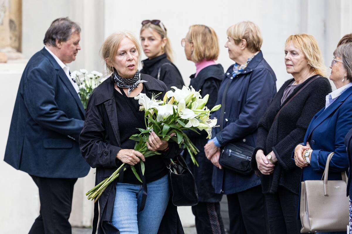Į paskutiniąją kelionę išlydima poetė Violeta Palčinskaitė