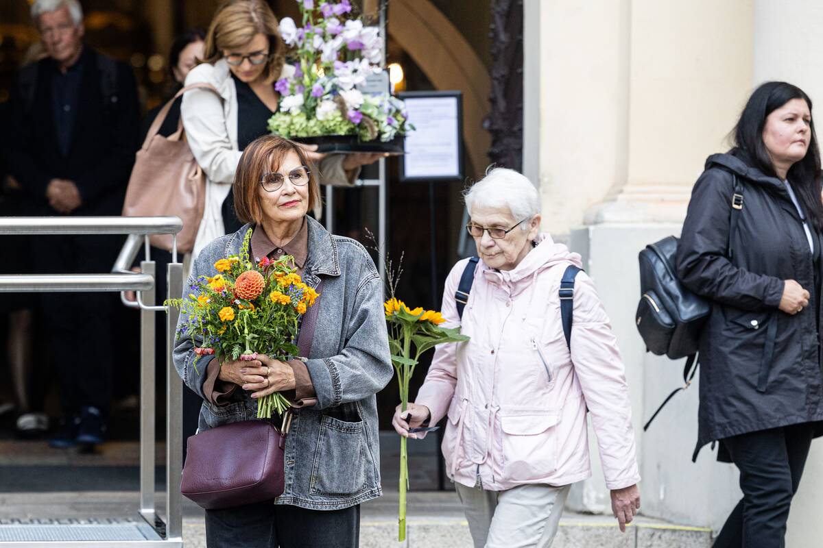 Į paskutiniąją kelionę išlydima poetė Violeta Palčinskaitė