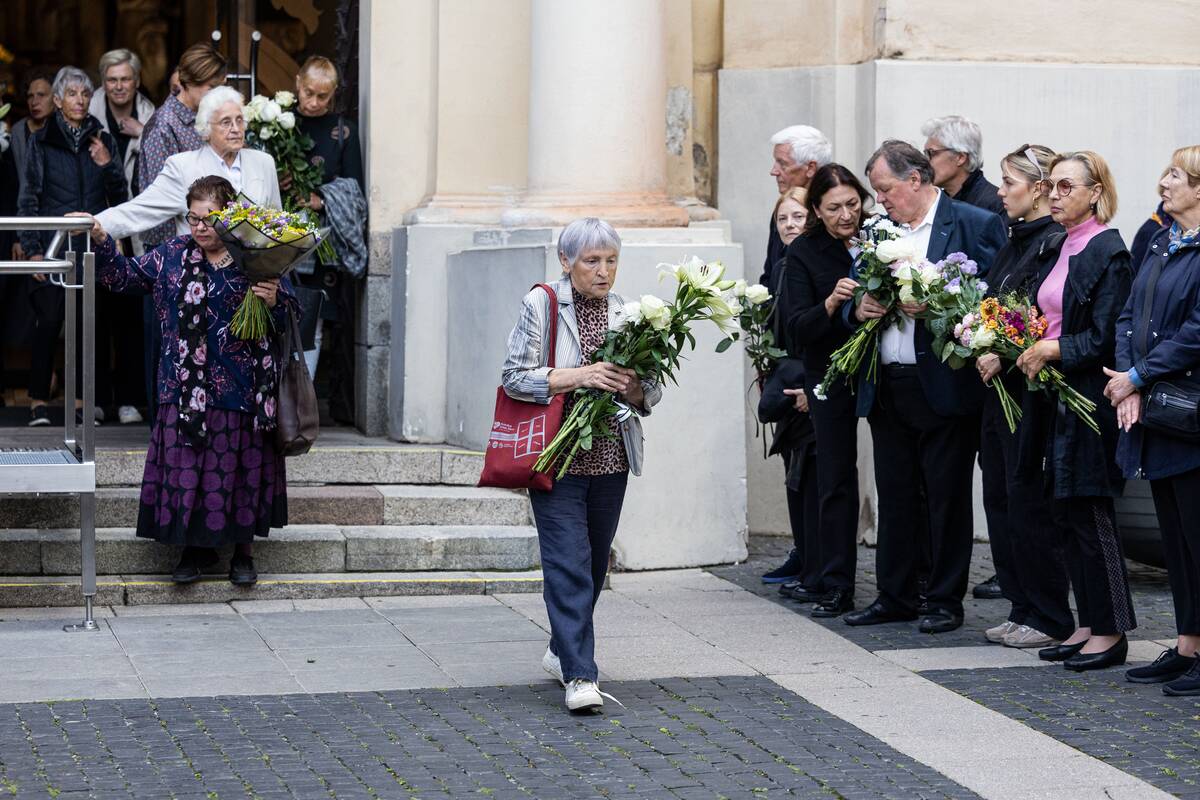 Į paskutiniąją kelionę išlydima poetė Violeta Palčinskaitė