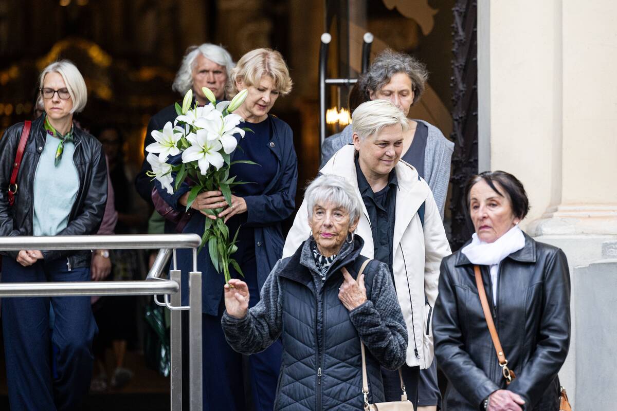 Į paskutiniąją kelionę išlydima poetė Violeta Palčinskaitė