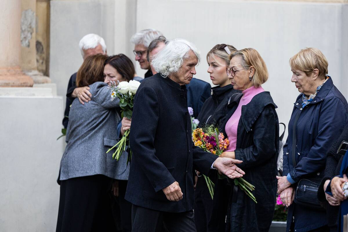 Į paskutiniąją kelionę išlydima poetė Violeta Palčinskaitė
