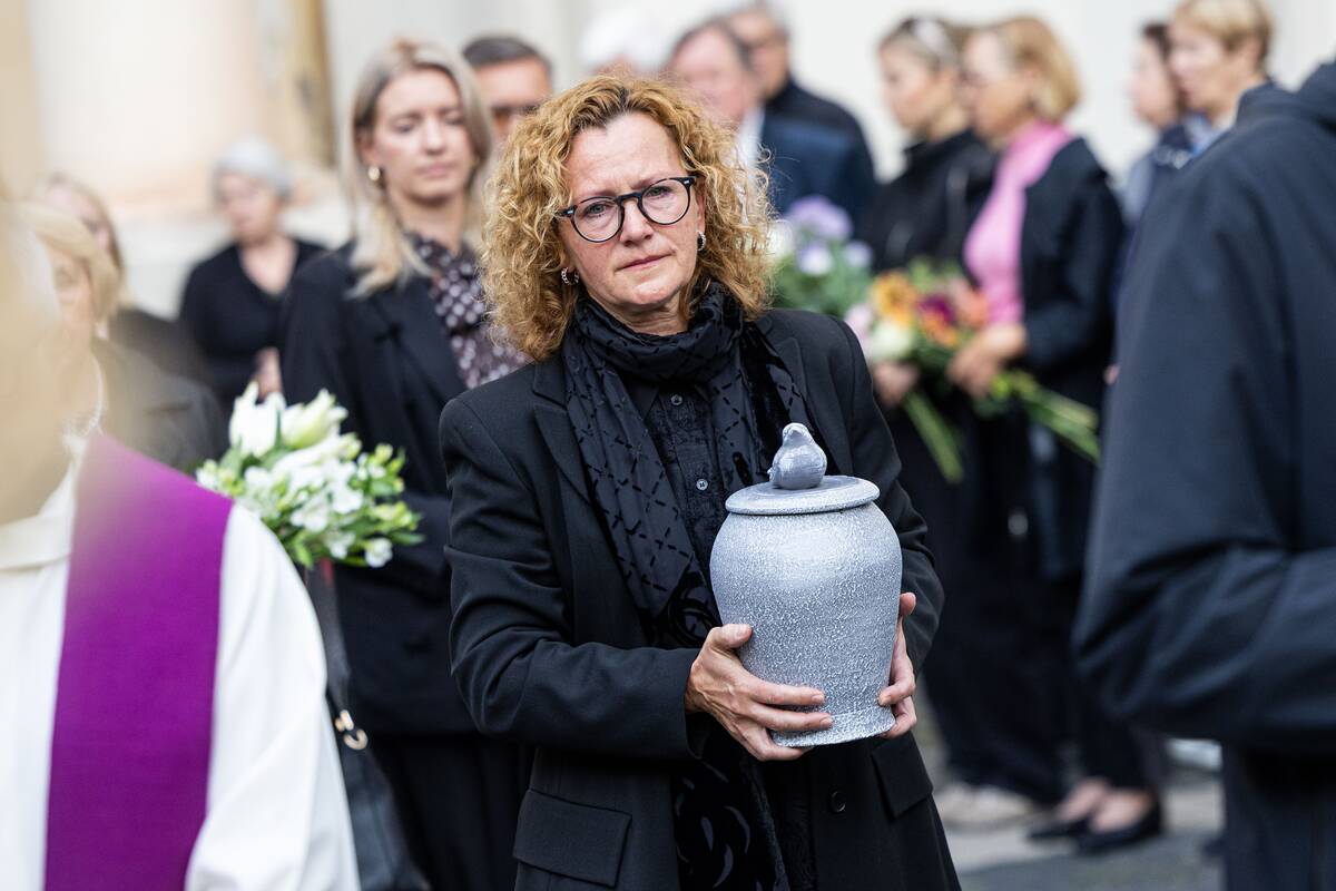 Į paskutiniąją kelionę išlydima poetė Violeta Palčinskaitė