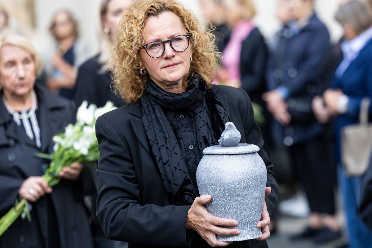 Į paskutiniąją kelionę išlydima poetė Violeta Palčinskaitė