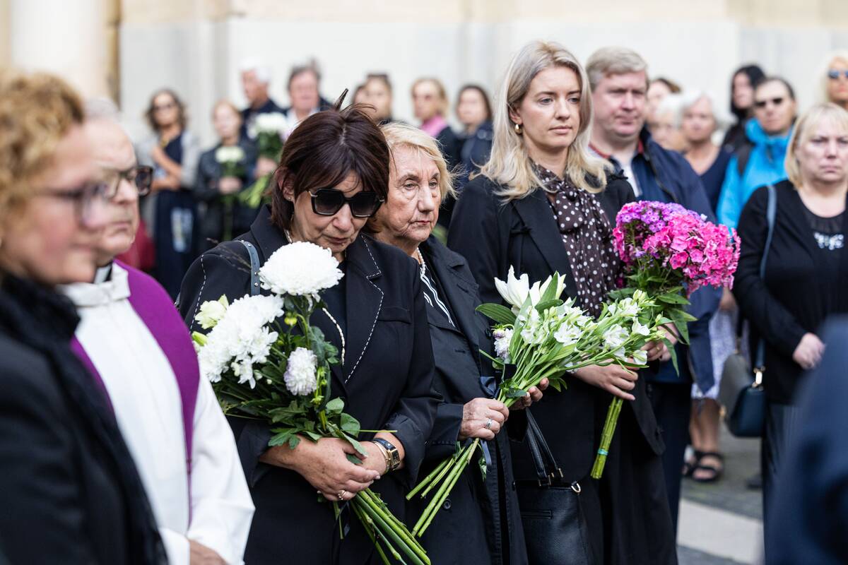 Į paskutiniąją kelionę išlydima poetė Violeta Palčinskaitė