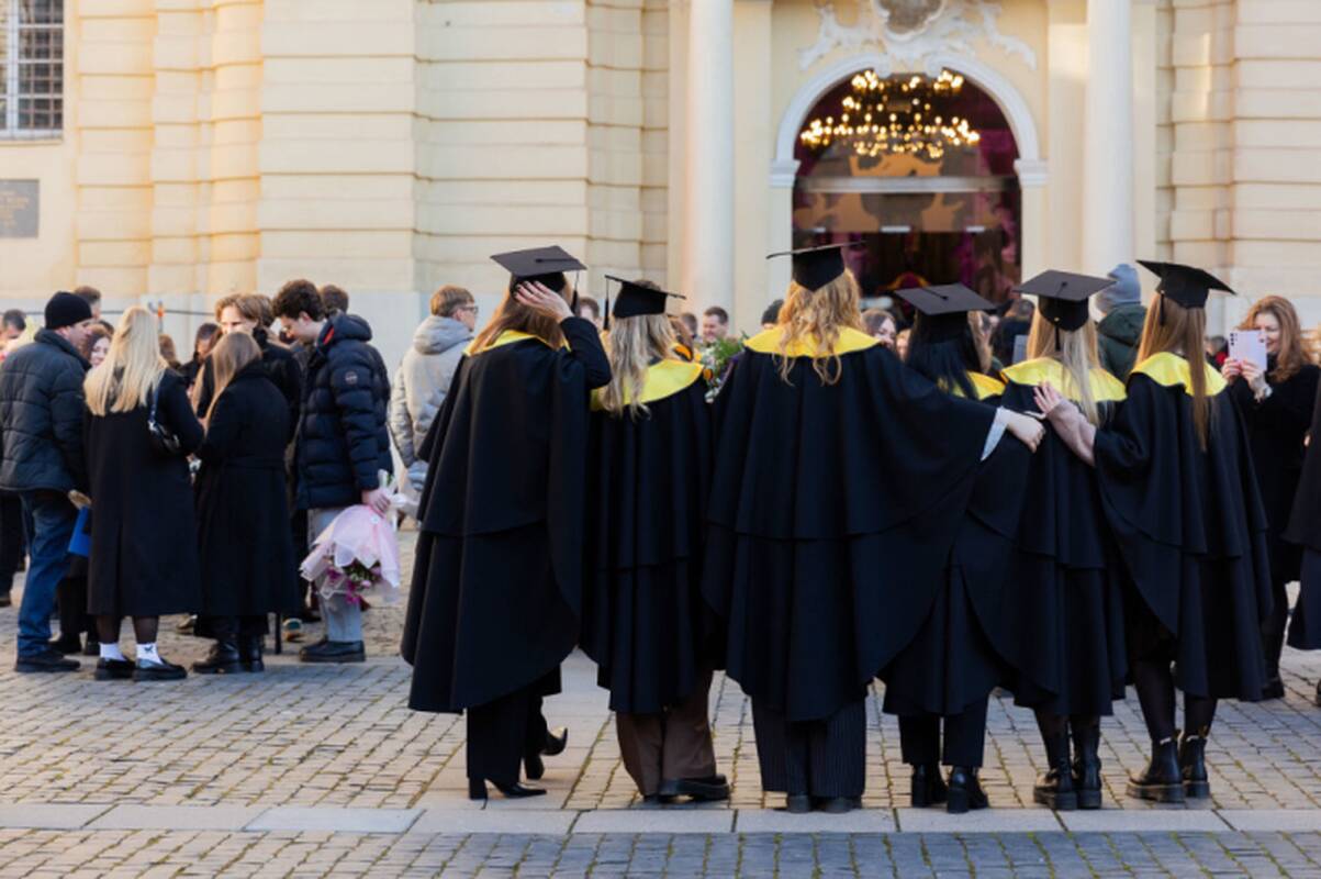 
<span>Studijas šiemet pradės 21,7 tūkst. pirmakursių</span>
