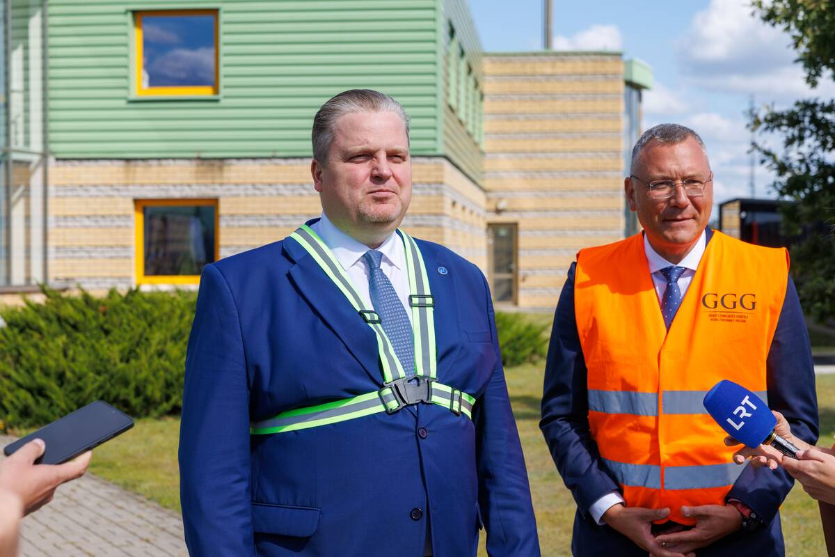Giraitės ginkluotės gamykloje pradedamos statybos: ministro vizitas 